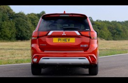 Mitsubishi Outlander PHEV, rear static